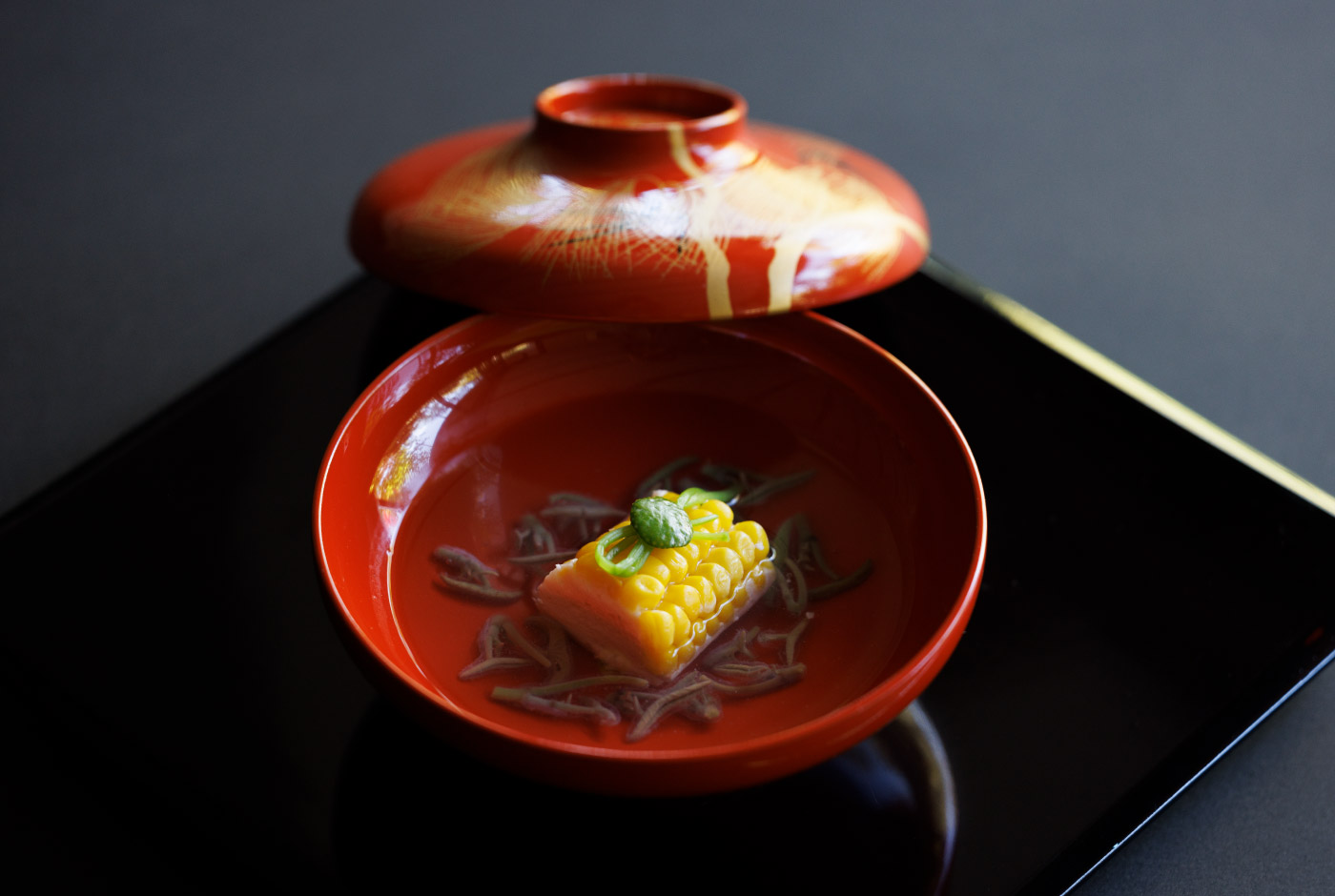 炙り玉蜀黍真薯　蓴菜　鶴菜　柚子